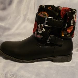 NEW IN BOX Floral embroidered ankle boots